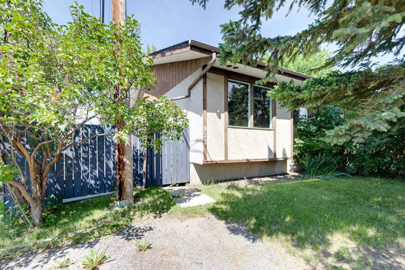 933 Marcombe Drive NE