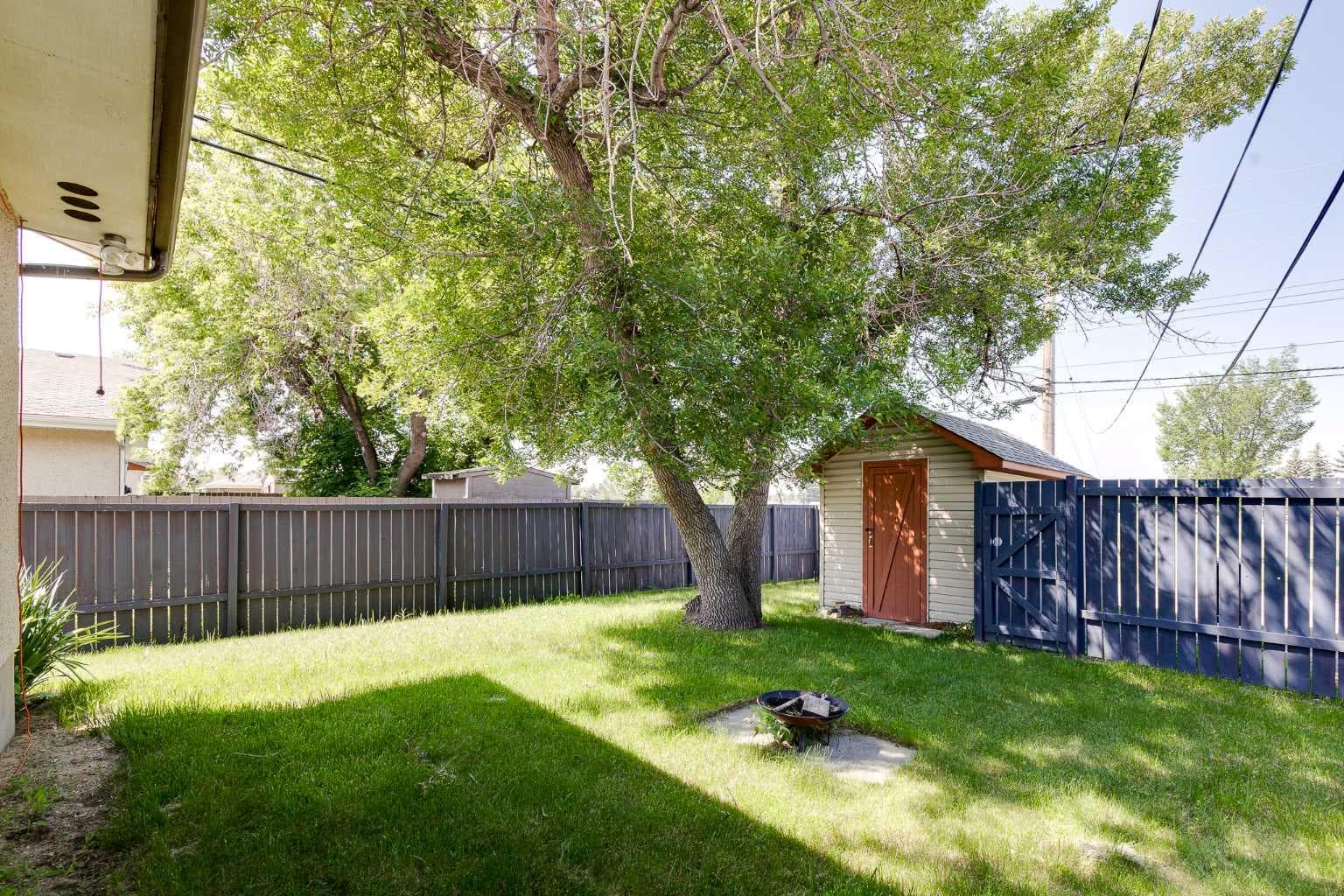 933 Marcombe Drive NE