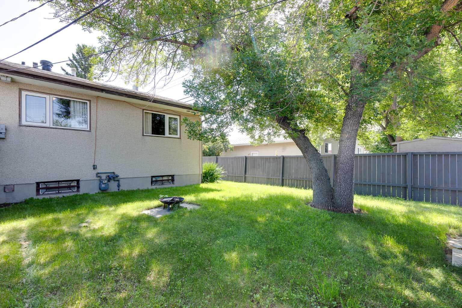933 Marcombe Drive NE