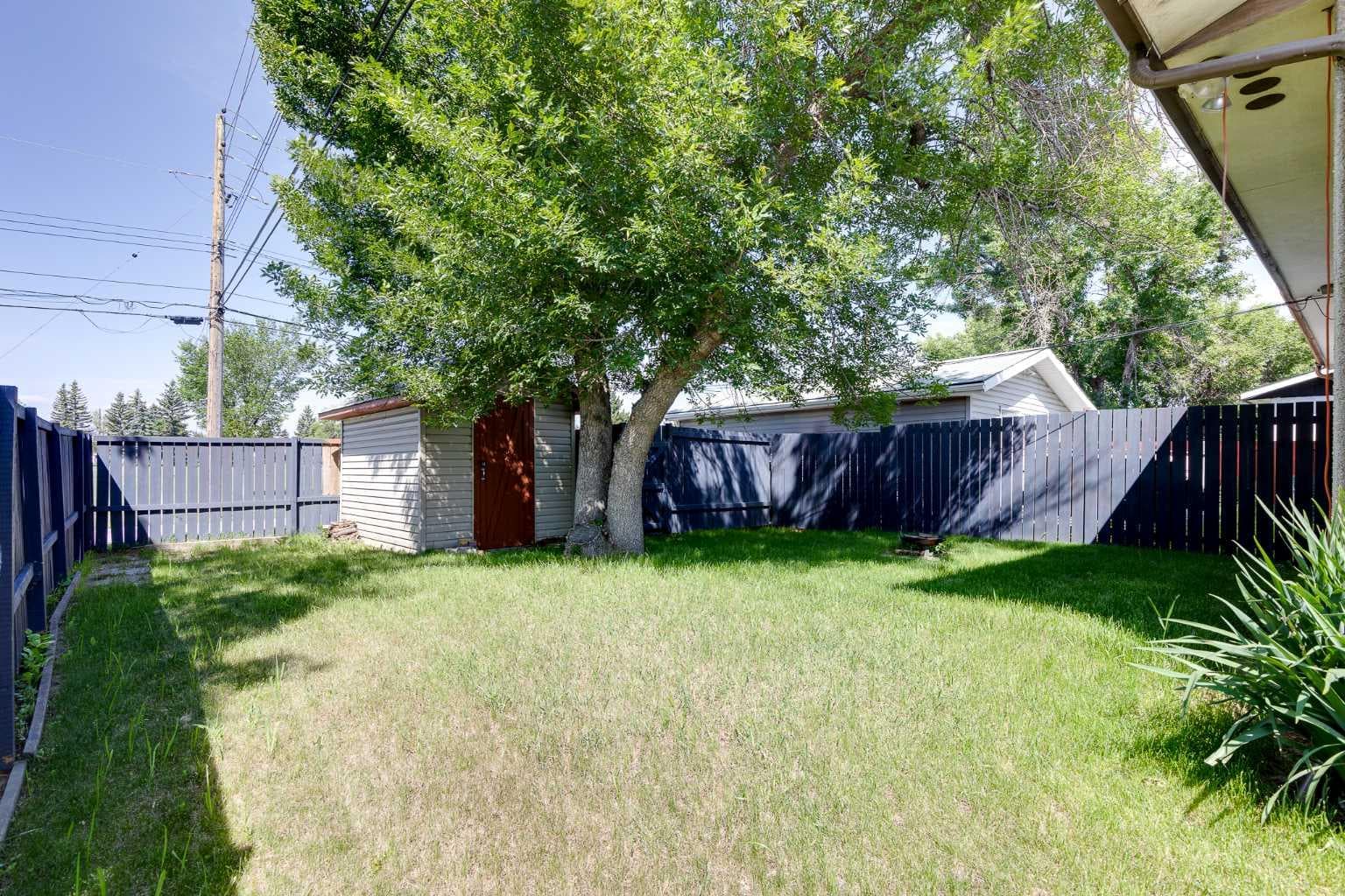 933 Marcombe Drive NE