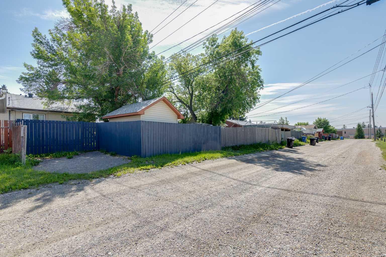 933 Marcombe Drive NE
