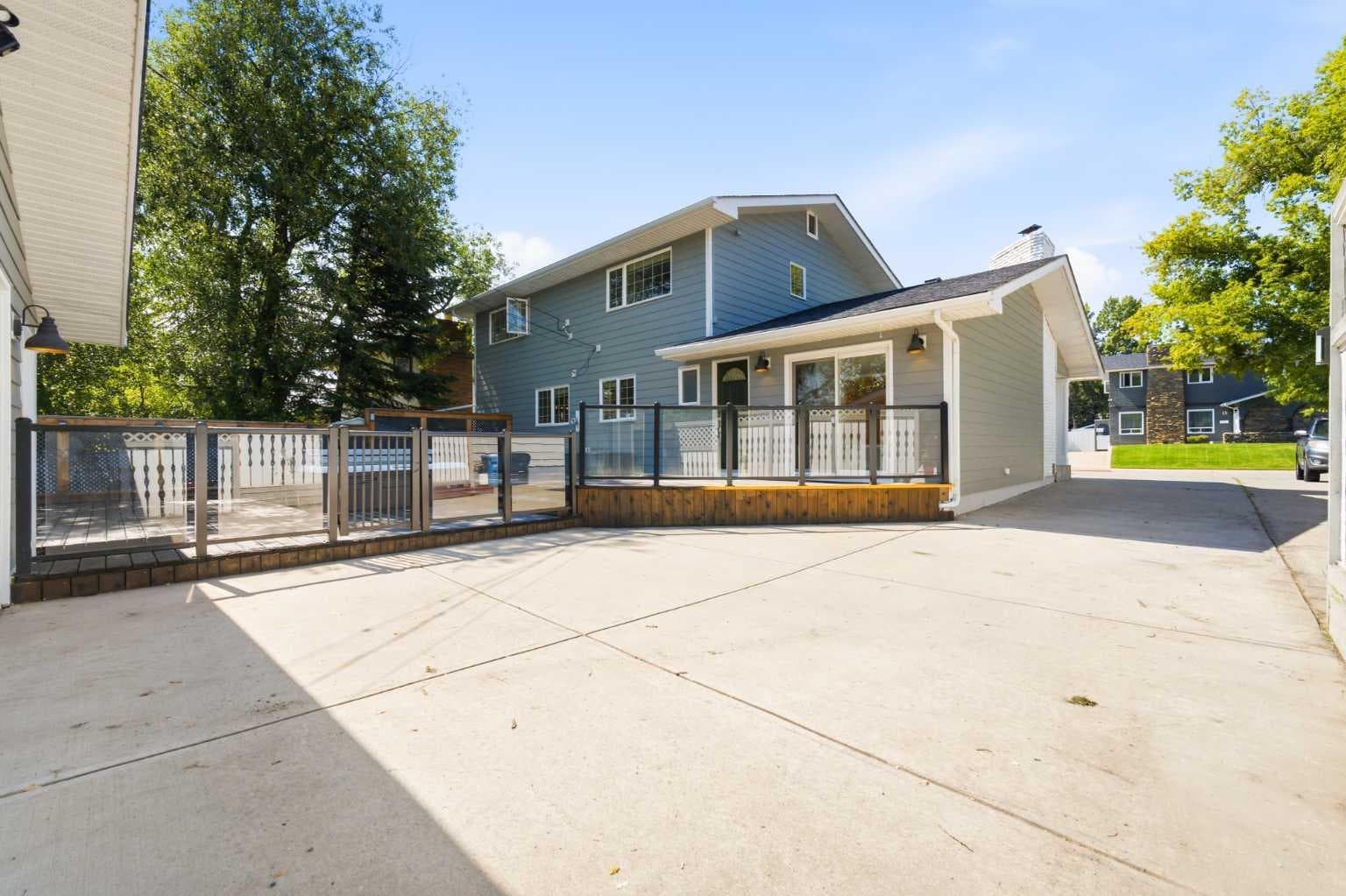 20 Mapleglade Close SE