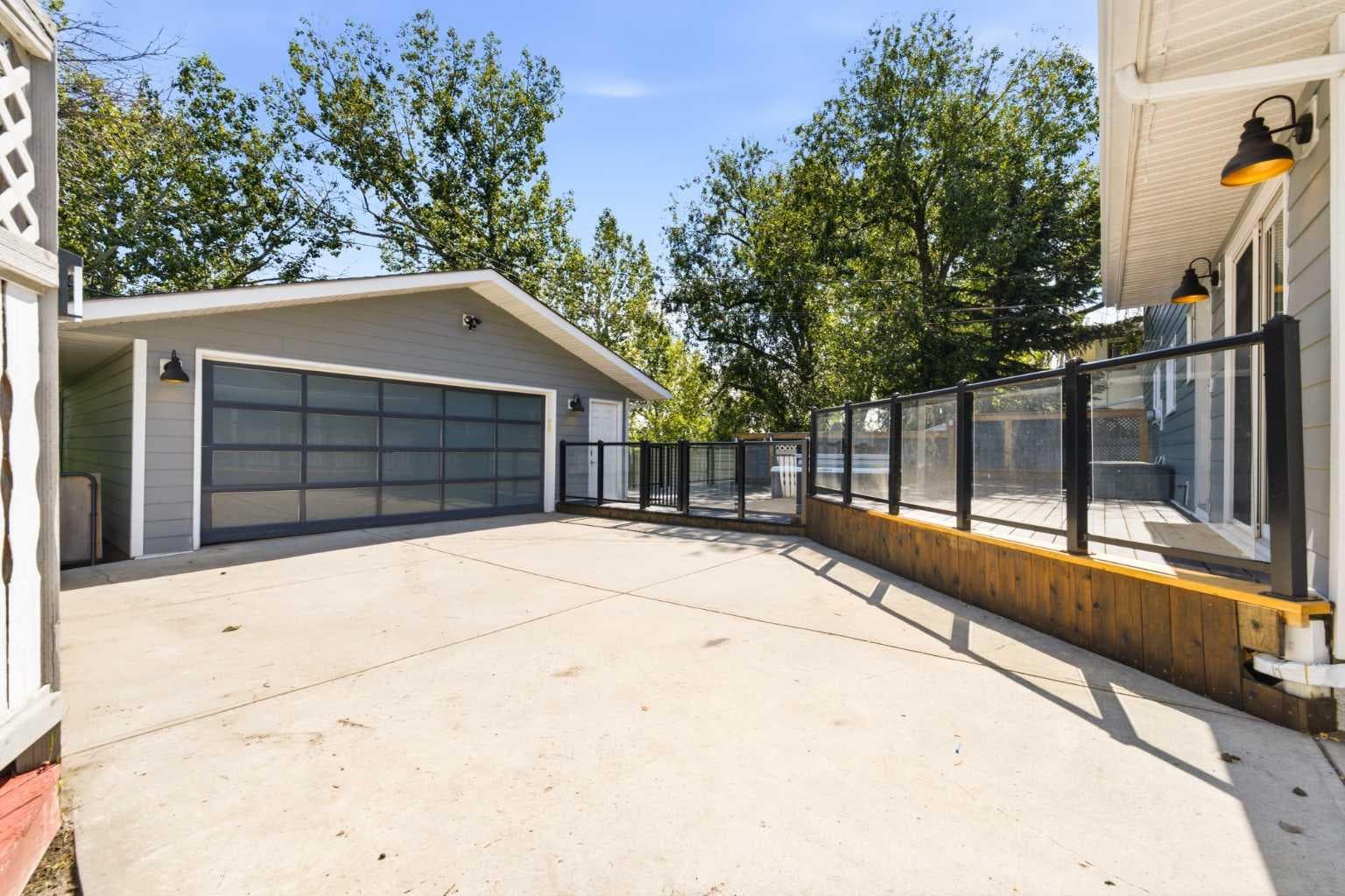 20 Mapleglade Close SE