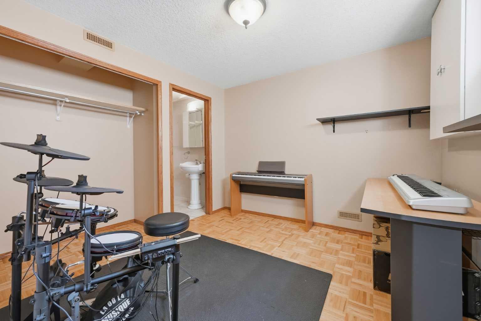 163 Macewan Meadow Way NW