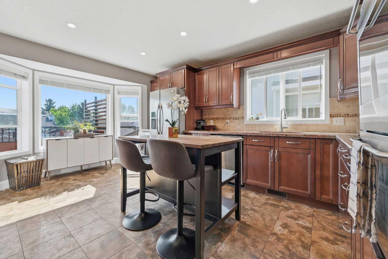 163 Macewan Meadow Way NW