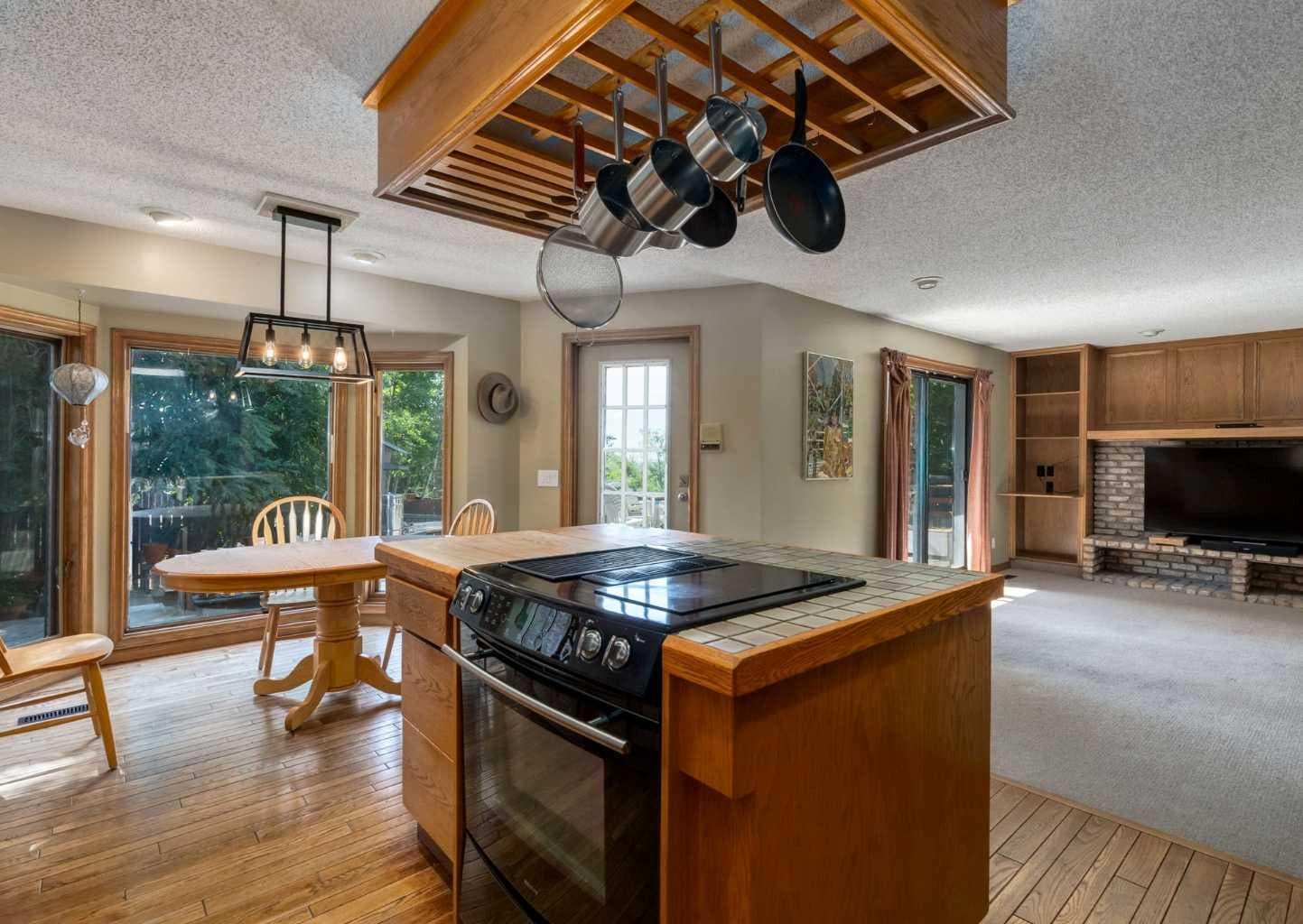 224 Edgedale Drive NW