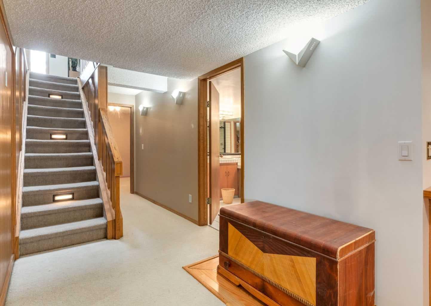 224 Edgedale Drive NW