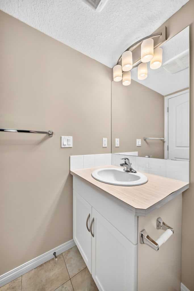 106, 304 Cranberry Park SE