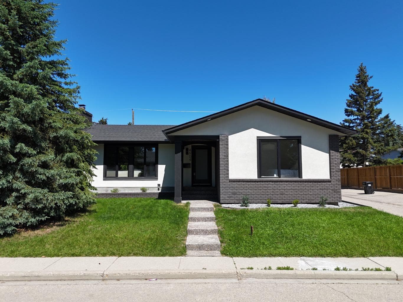 4904 Valiant Drive NW