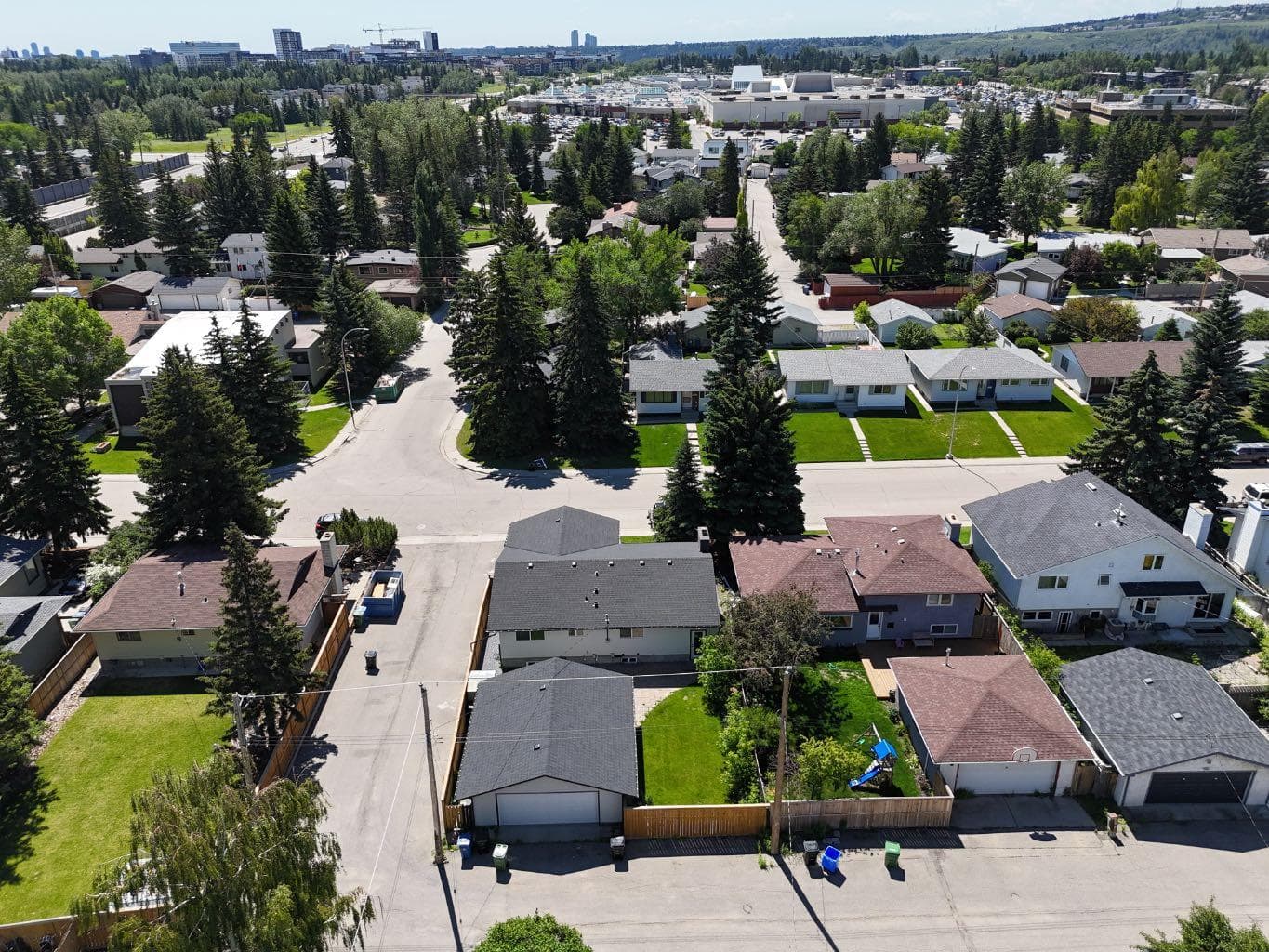 4904 Valiant Drive NW