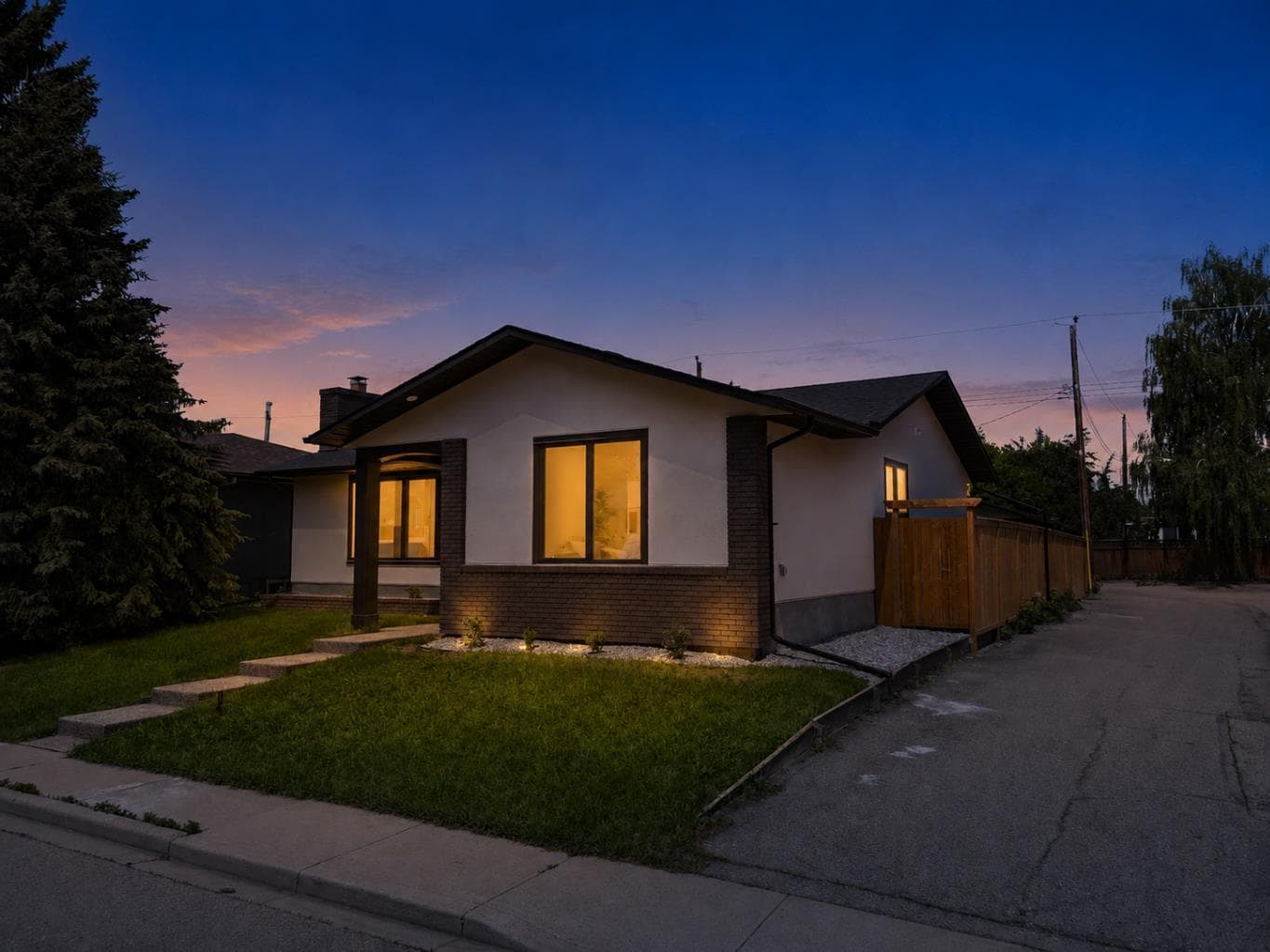 4904 Valiant Drive NW