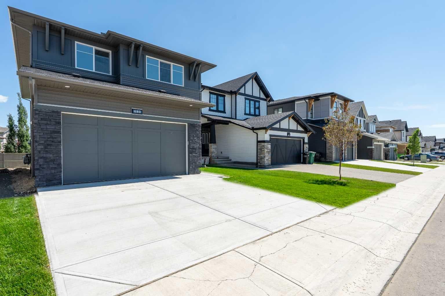 680 Coopers Crescent SW