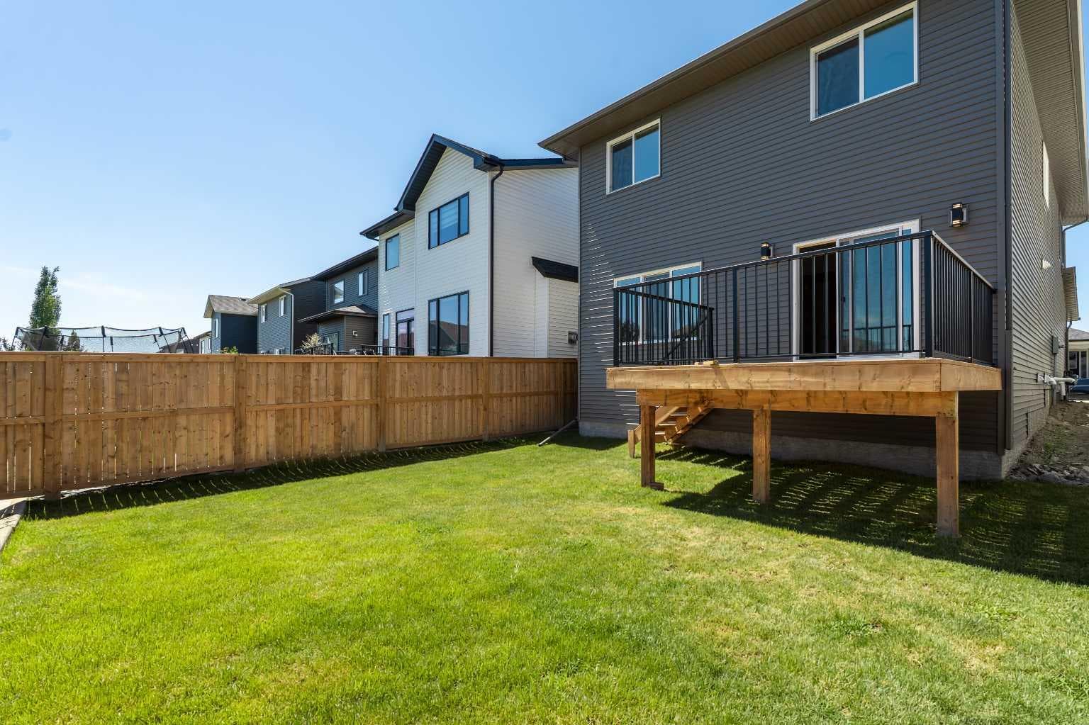 680 Coopers Crescent SW