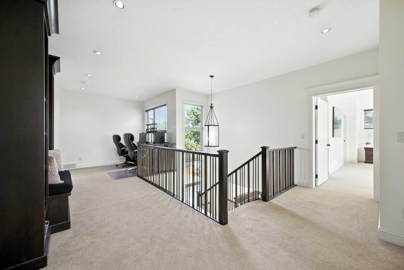 62 Posthill Drive SW