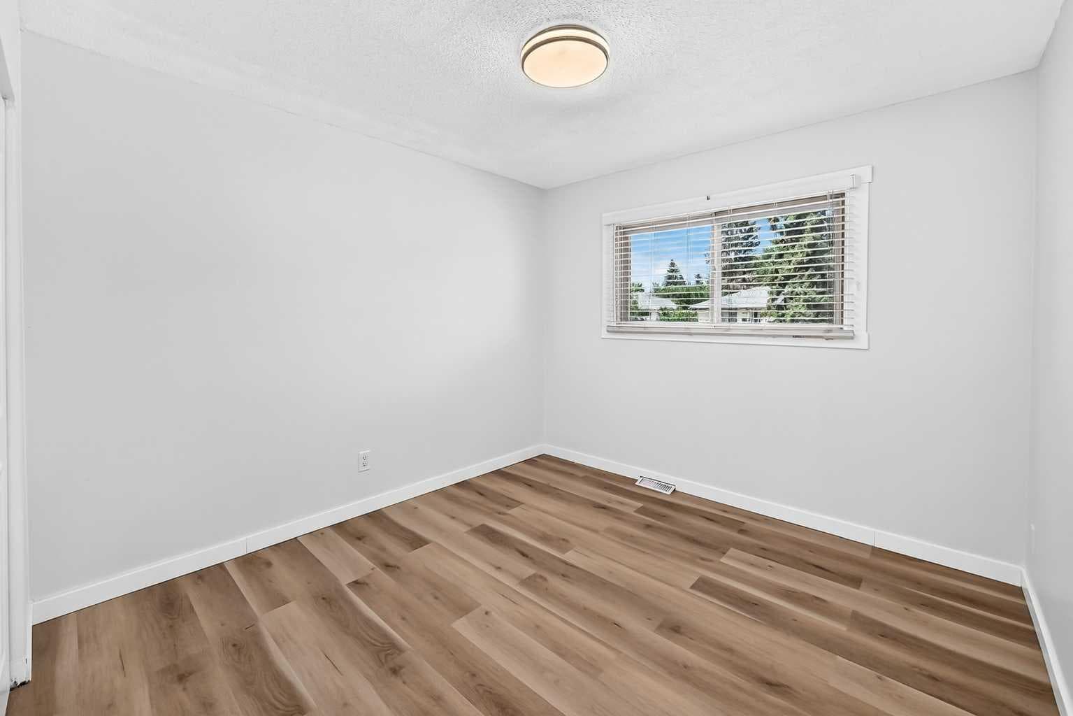 2016 46 Street SE