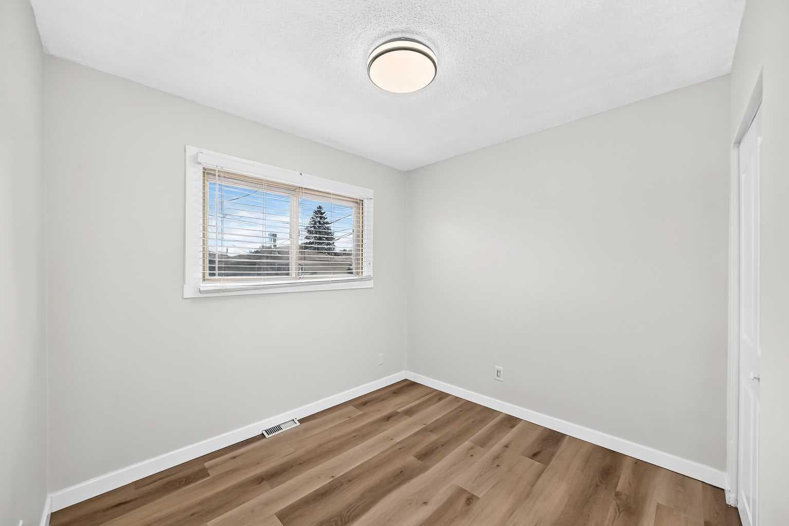 2016 46 Street SE