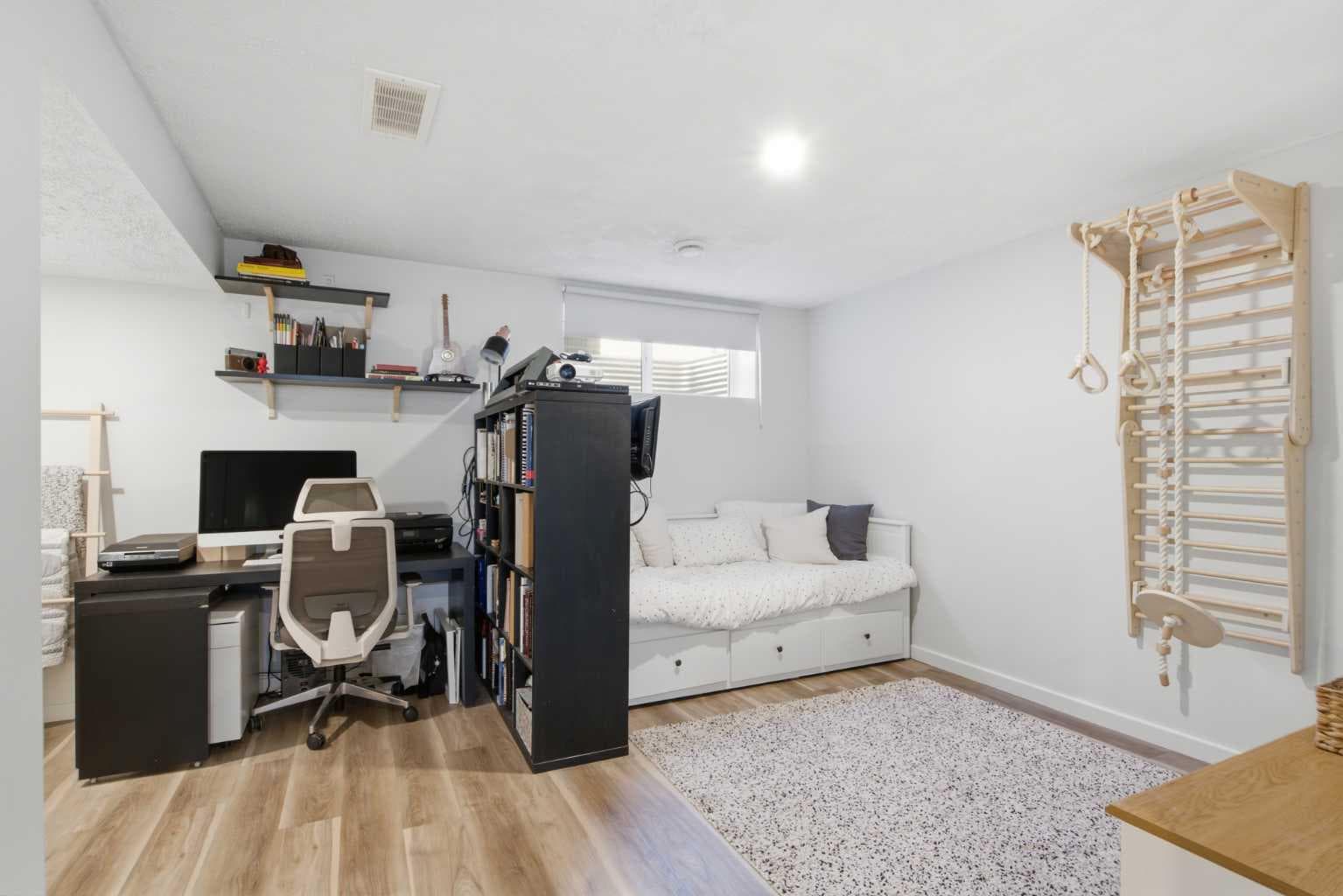 406 Masters Road SE