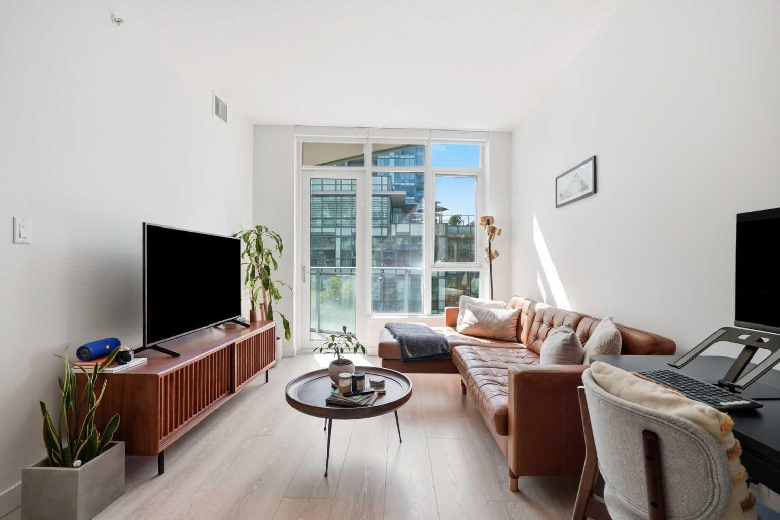 303, 138 waterfront Court SW