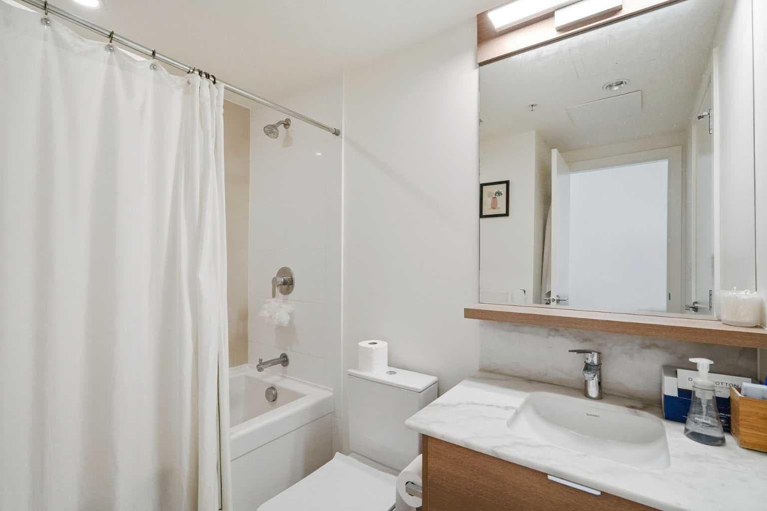 303, 138 waterfront Court SW