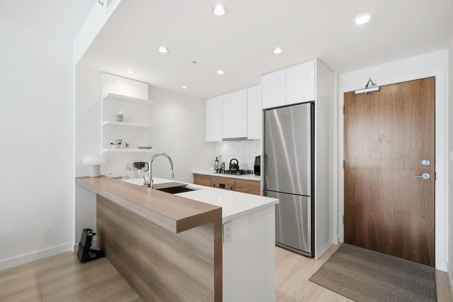 303, 138 waterfront Court SW