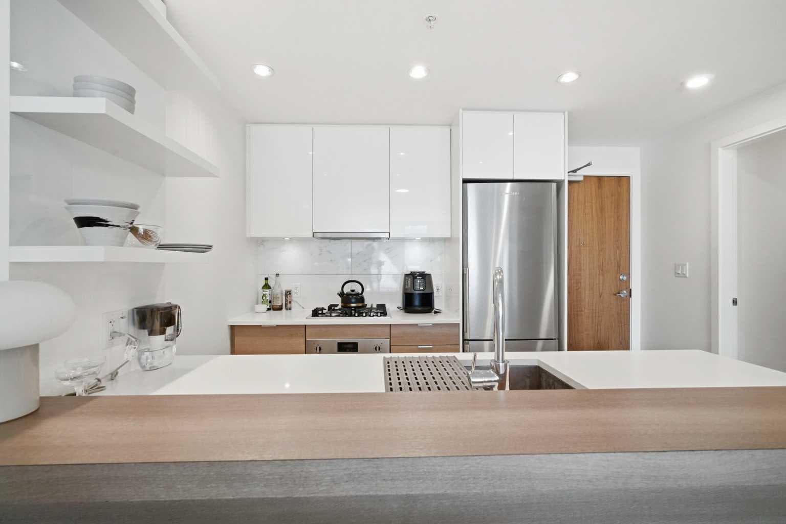 303, 138 waterfront Court SW