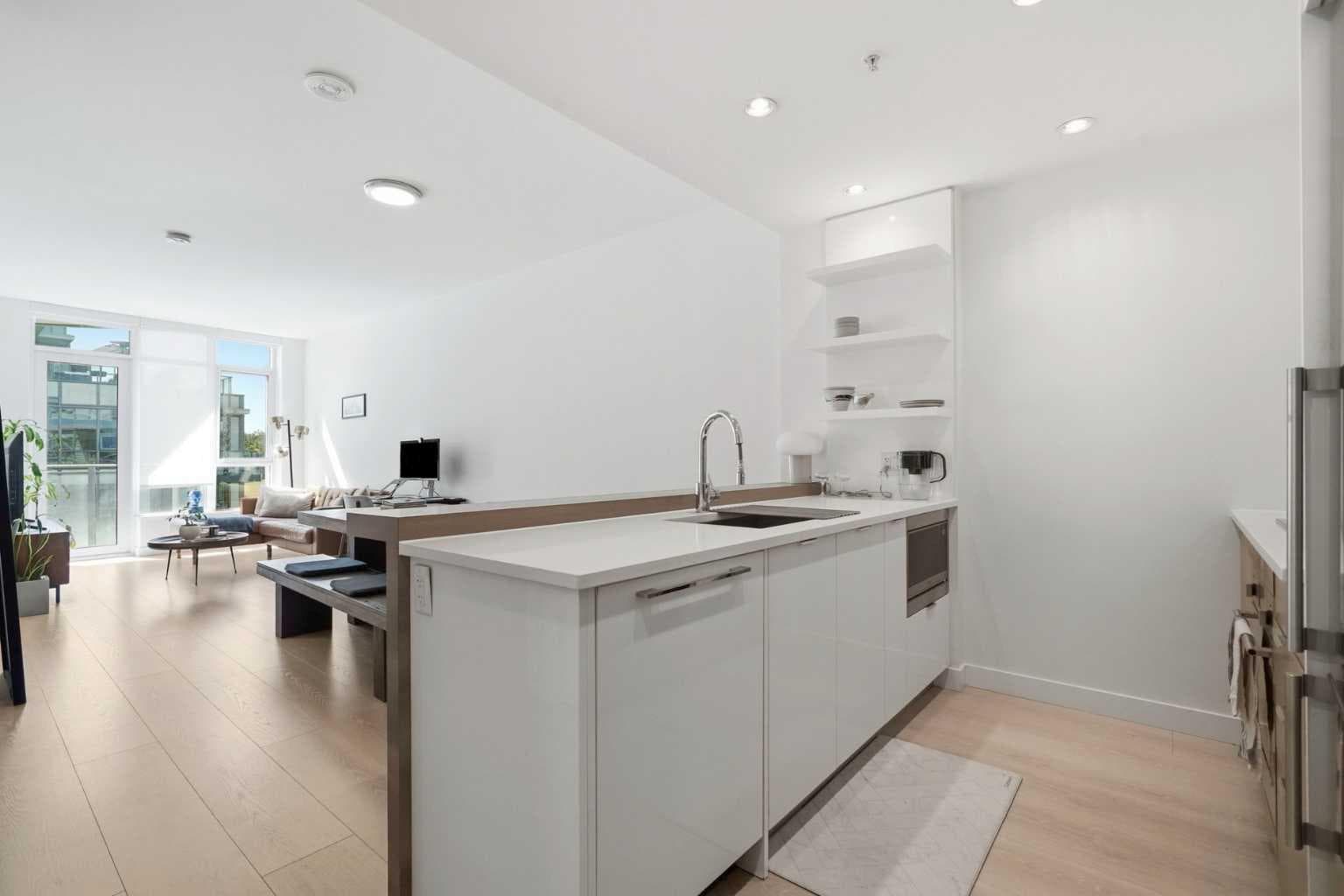 303, 138 waterfront Court SW