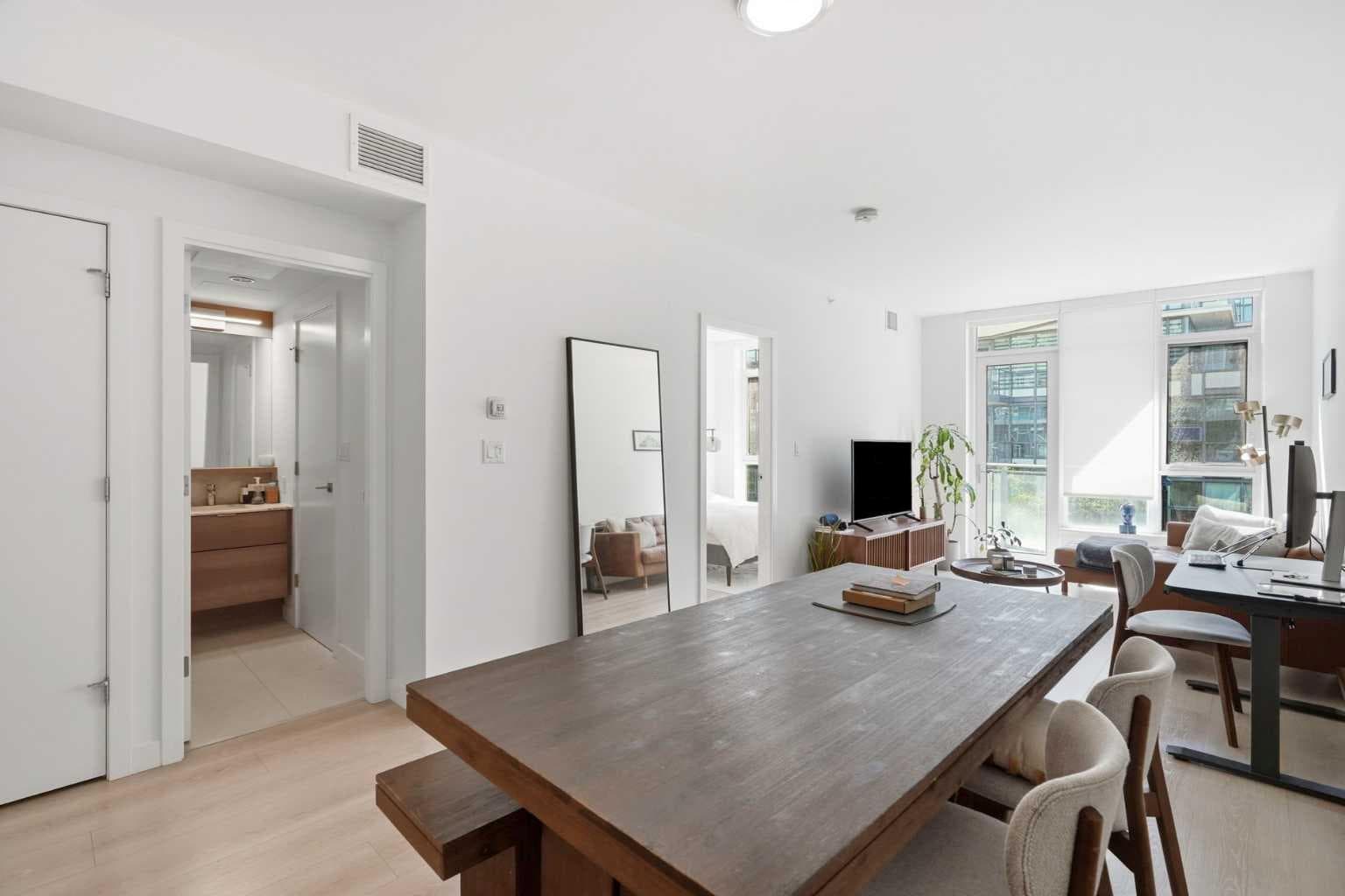 303, 138 waterfront Court SW