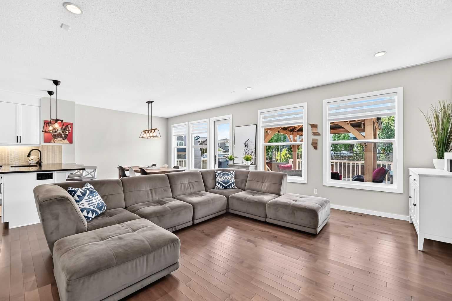 145 Kinniburgh Gardens 