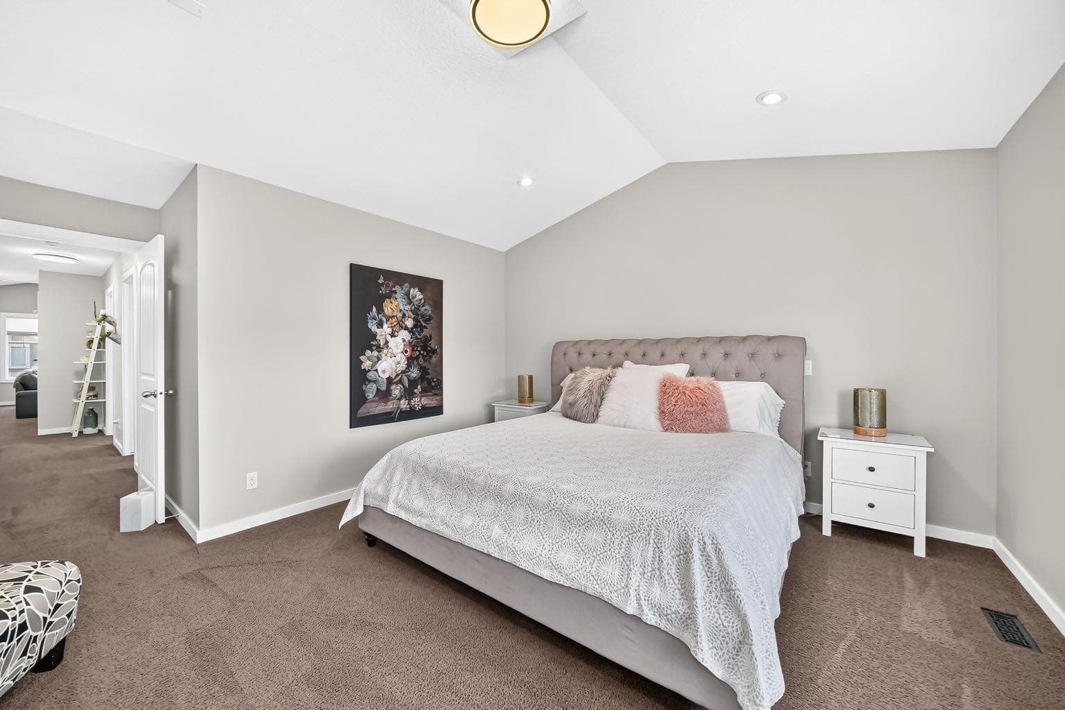 145 Kinniburgh Gardens 