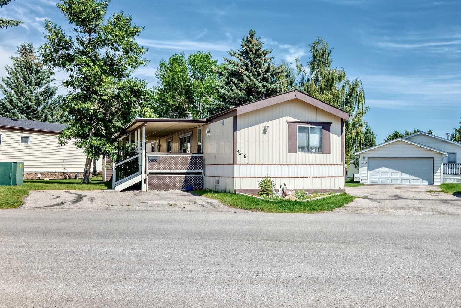 3218 Burroughs Manor NE