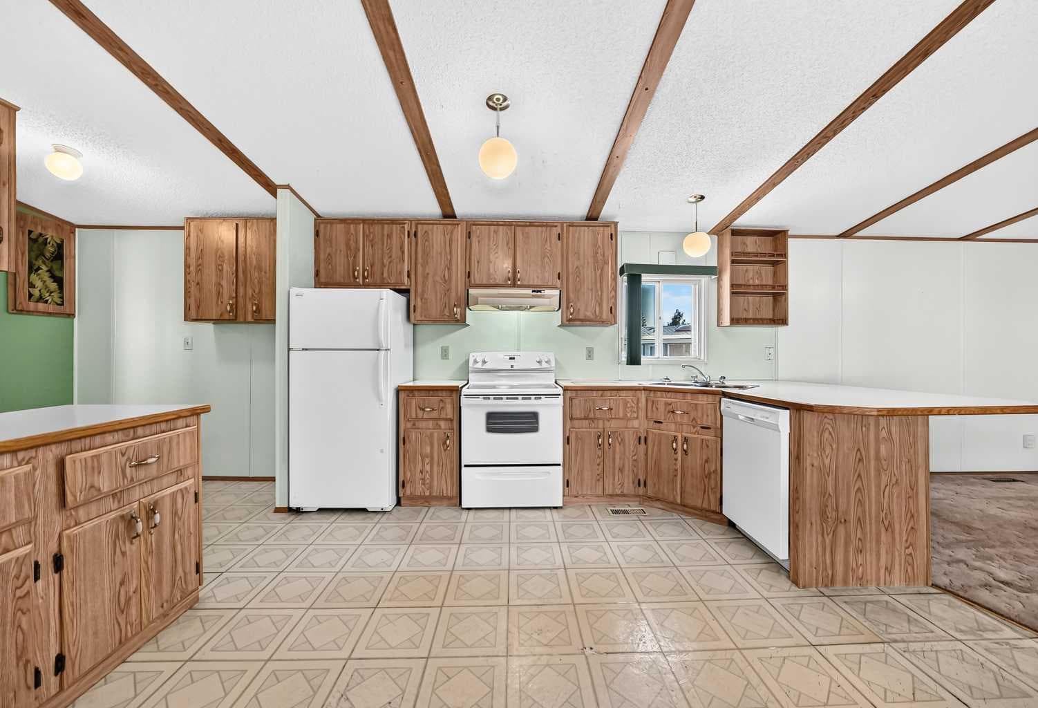 3218 Burroughs Manor NE