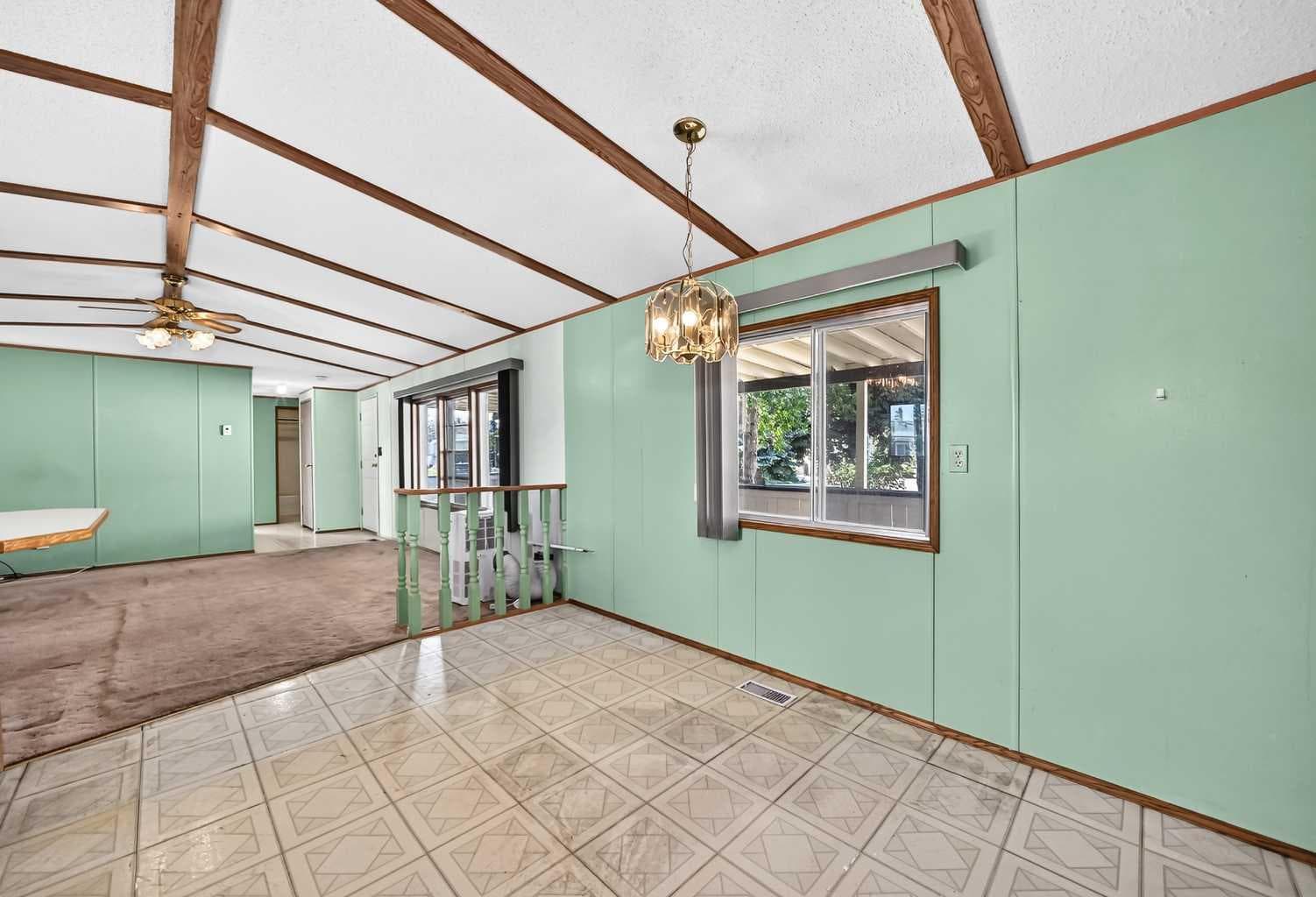 3218 Burroughs Manor NE