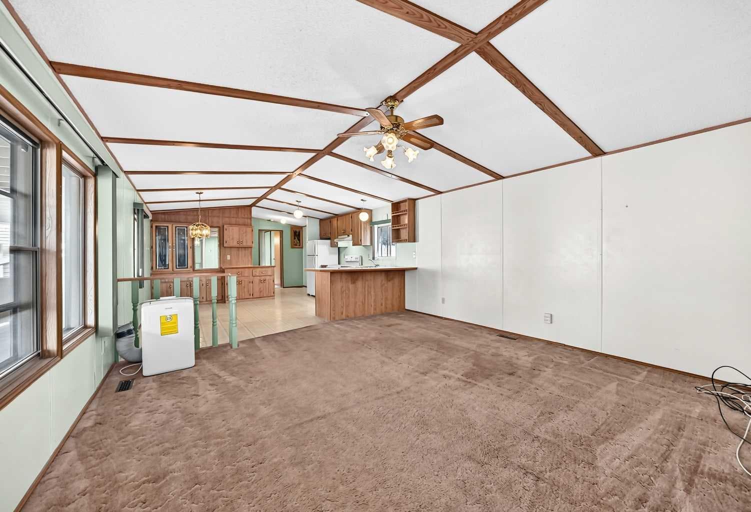3218 Burroughs Manor NE