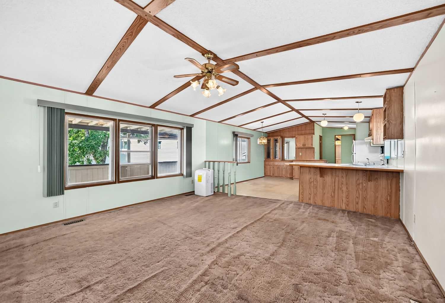 3218 Burroughs Manor NE