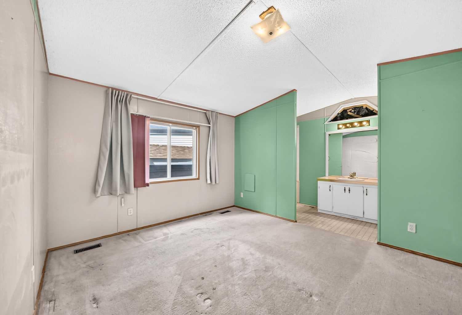 3218 Burroughs Manor NE