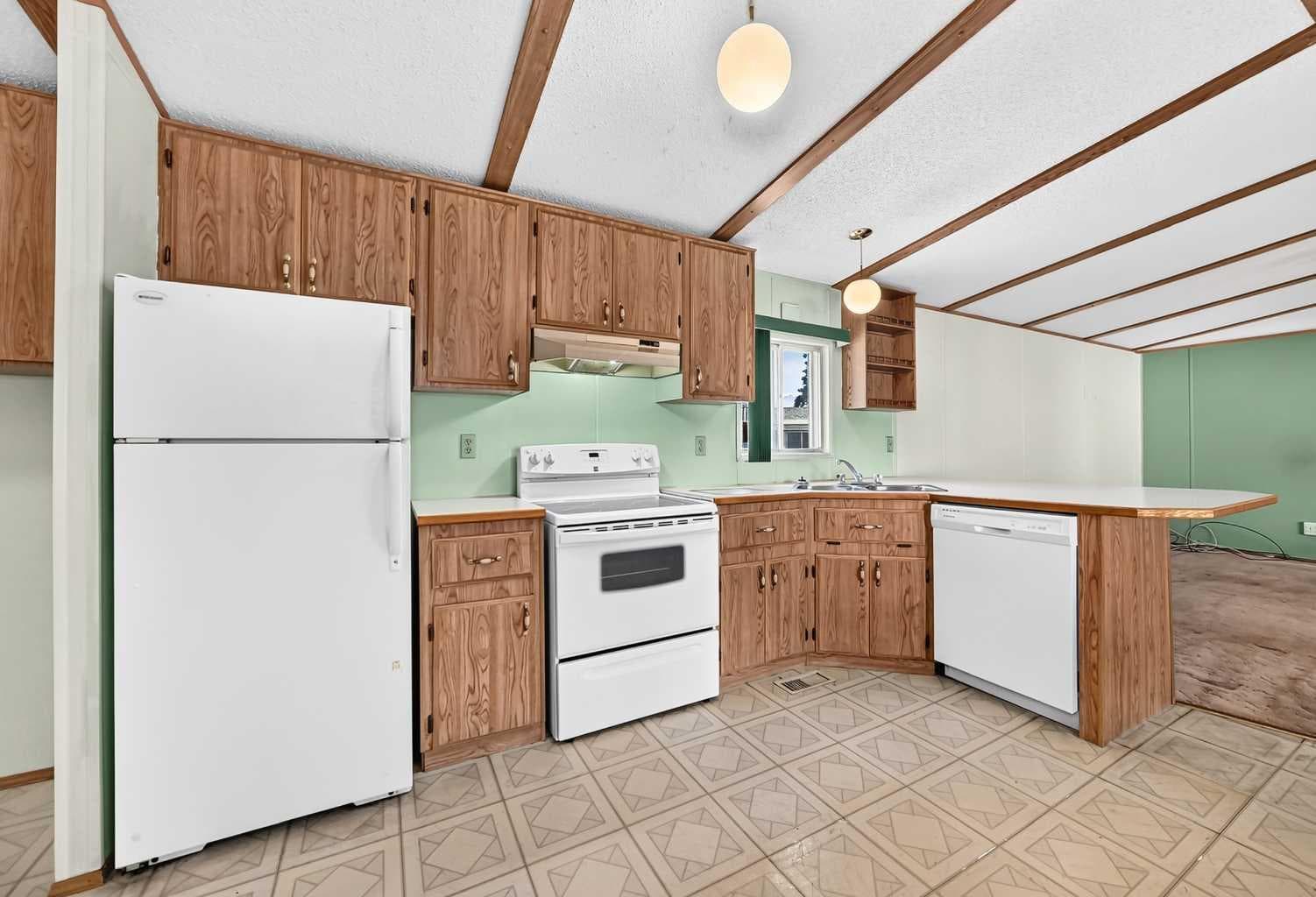 3218 Burroughs Manor NE