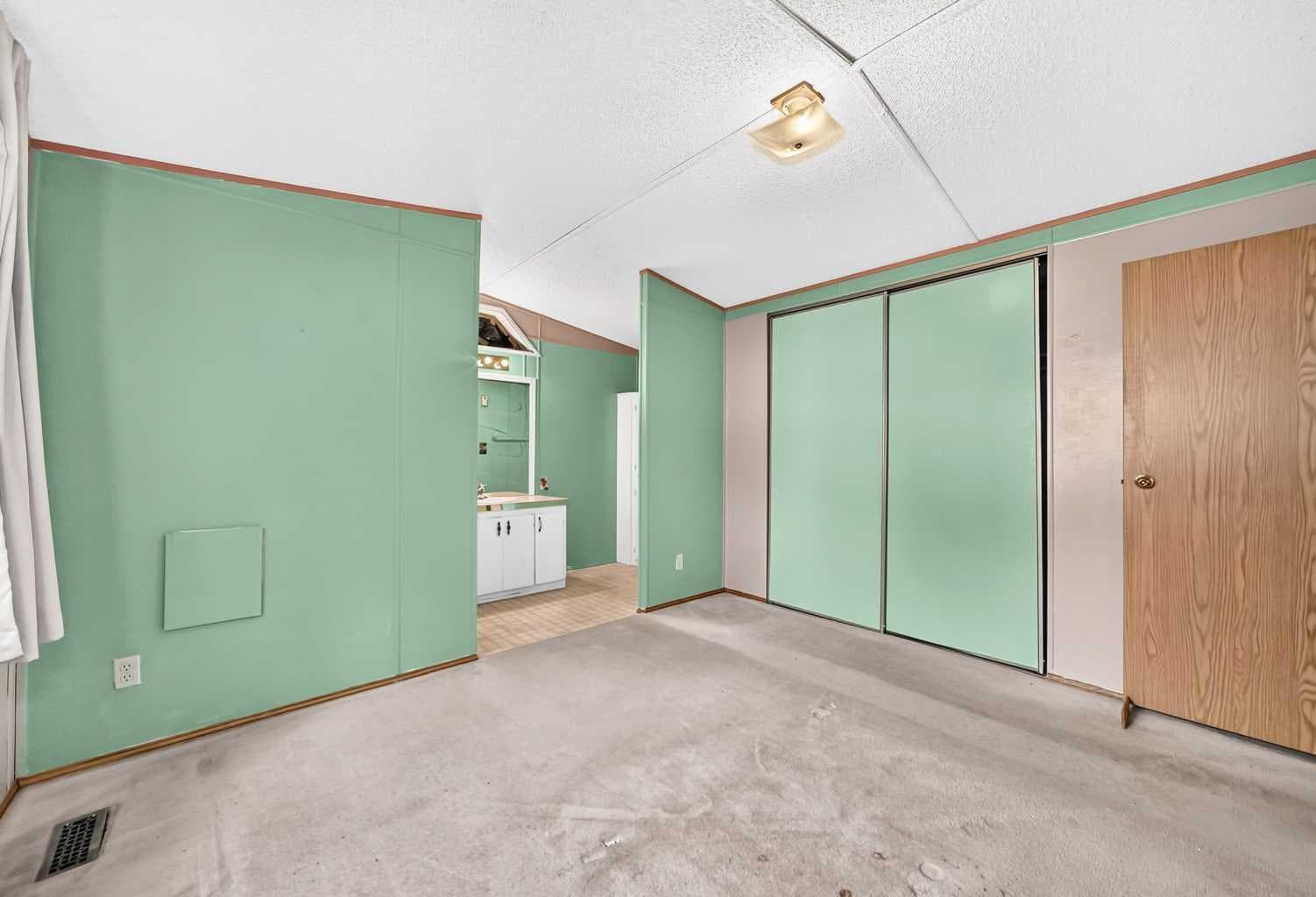 3218 Burroughs Manor NE
