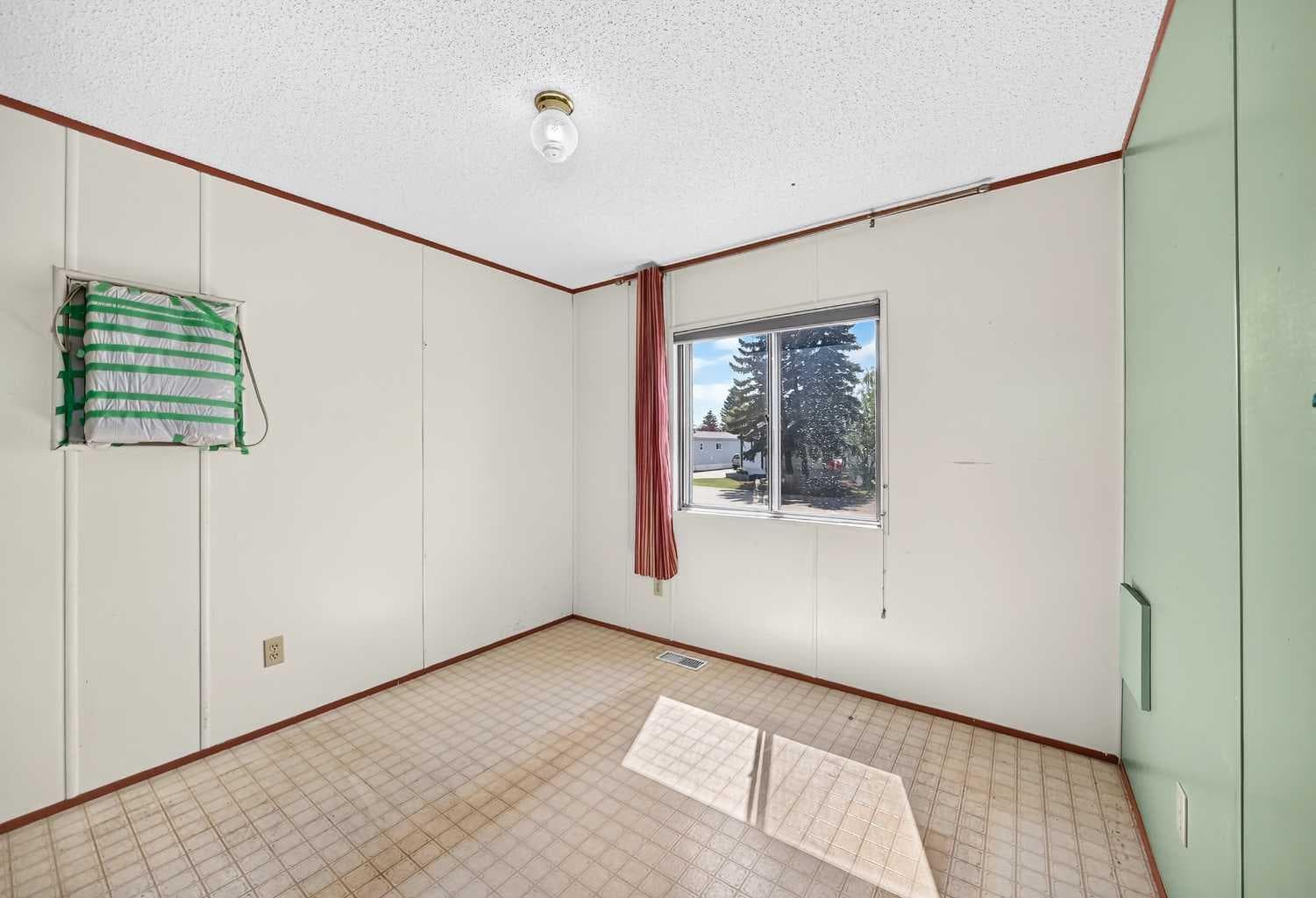 3218 Burroughs Manor NE