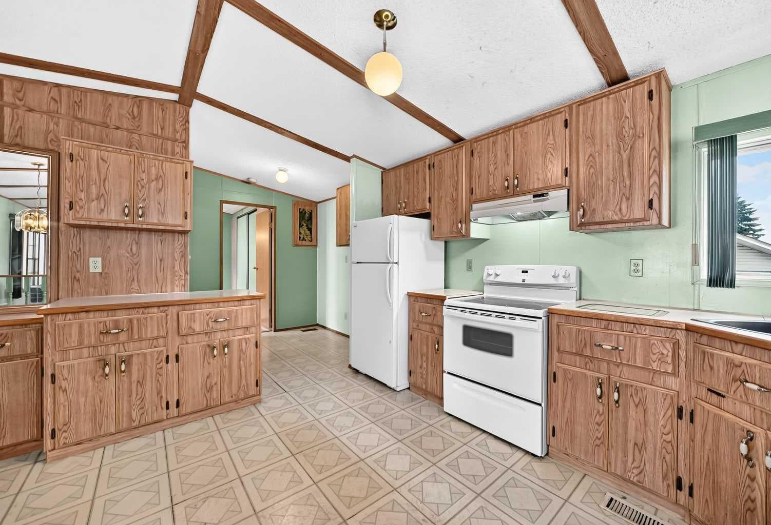3218 Burroughs Manor NE