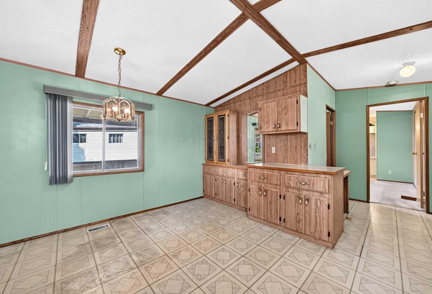 3218 Burroughs Manor NE
