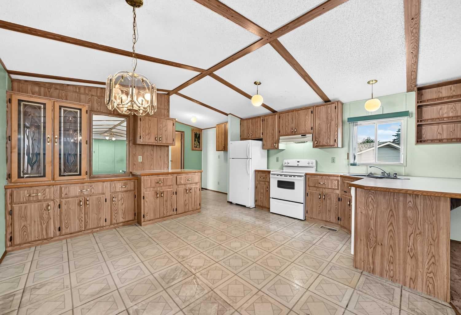 3218 Burroughs Manor NE