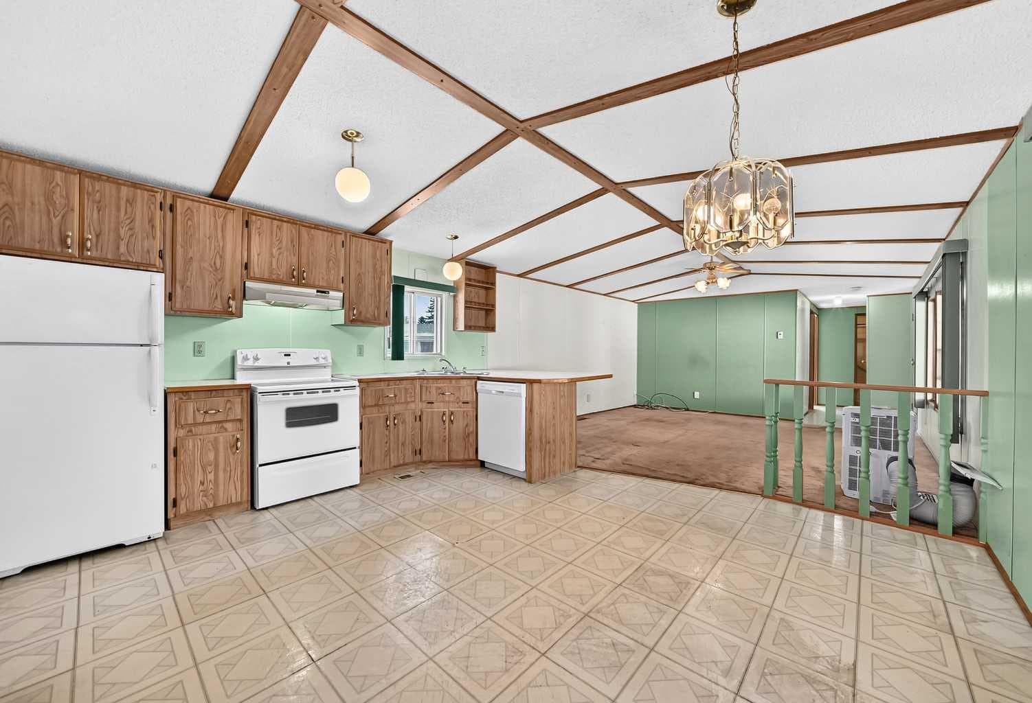 3218 Burroughs Manor NE