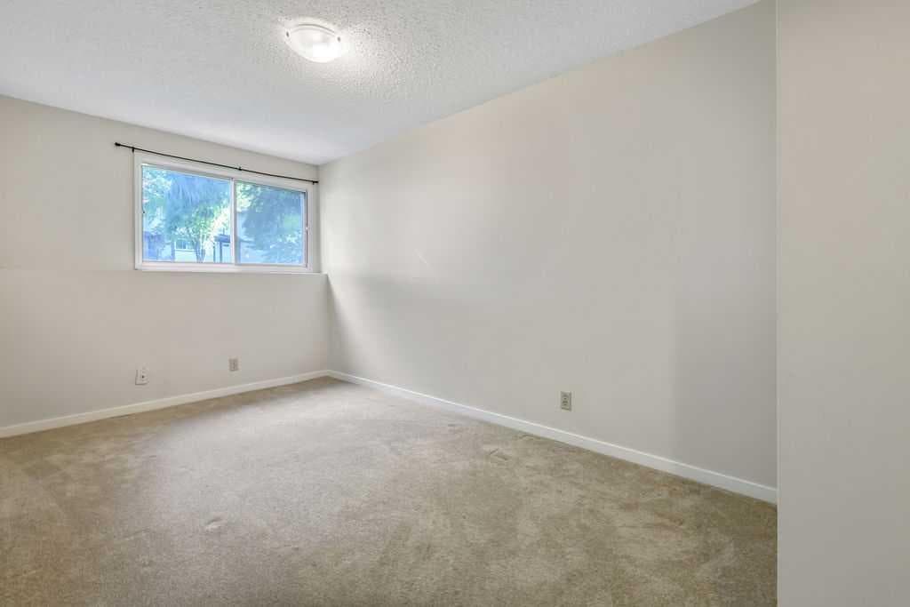 122 Bergen Road NW