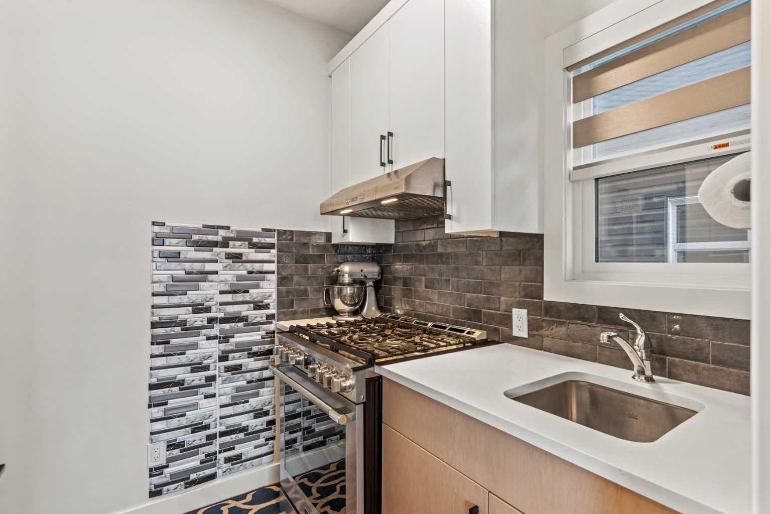 116 Ambleside Crescent NW