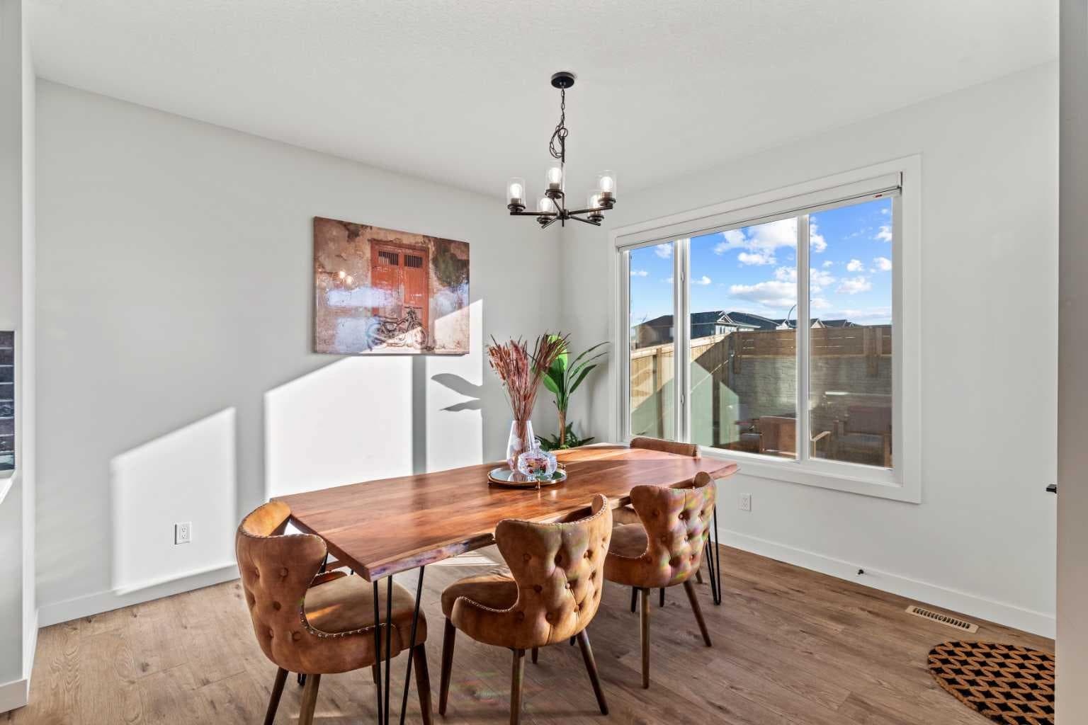116 Ambleside Crescent NW