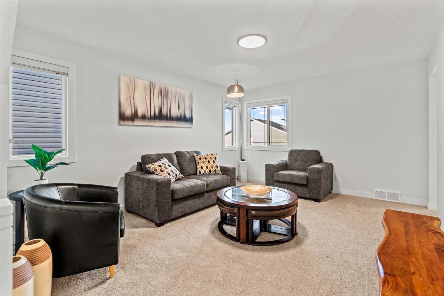116 Ambleside Crescent NW