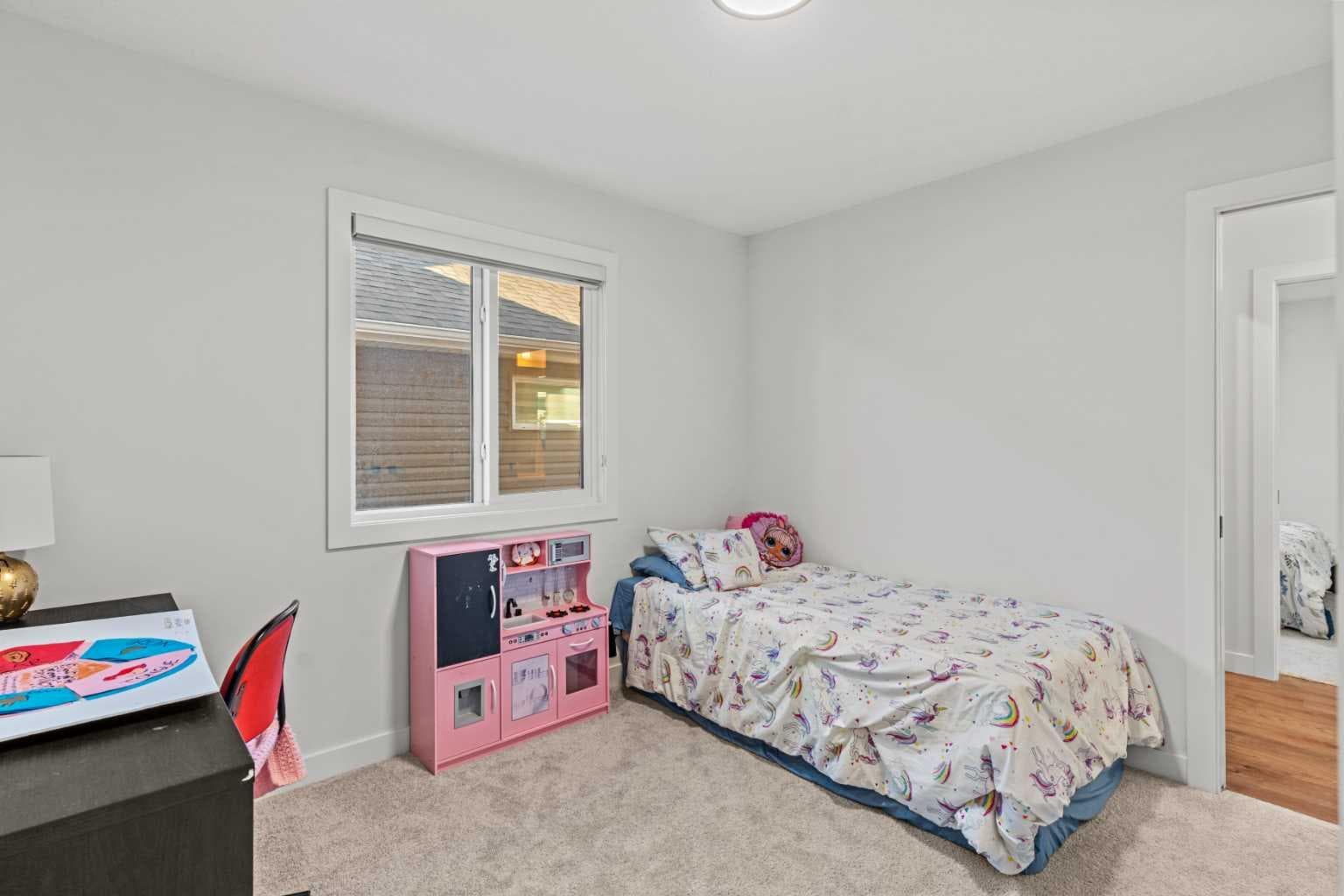 116 Ambleside Crescent NW