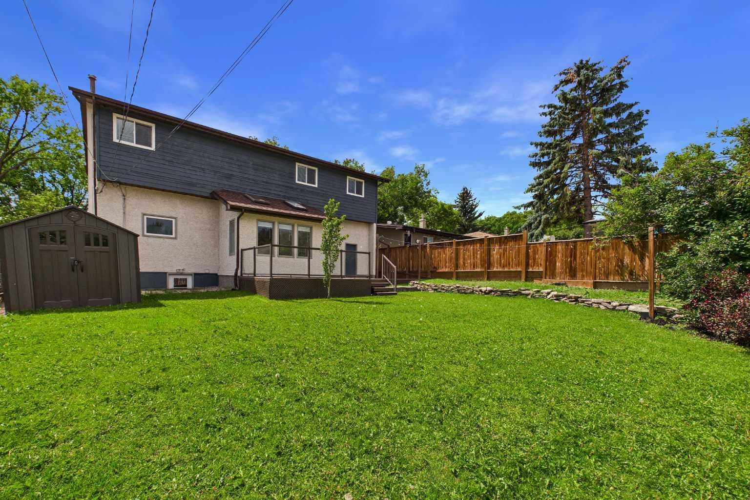 416 Thornhill Place NW