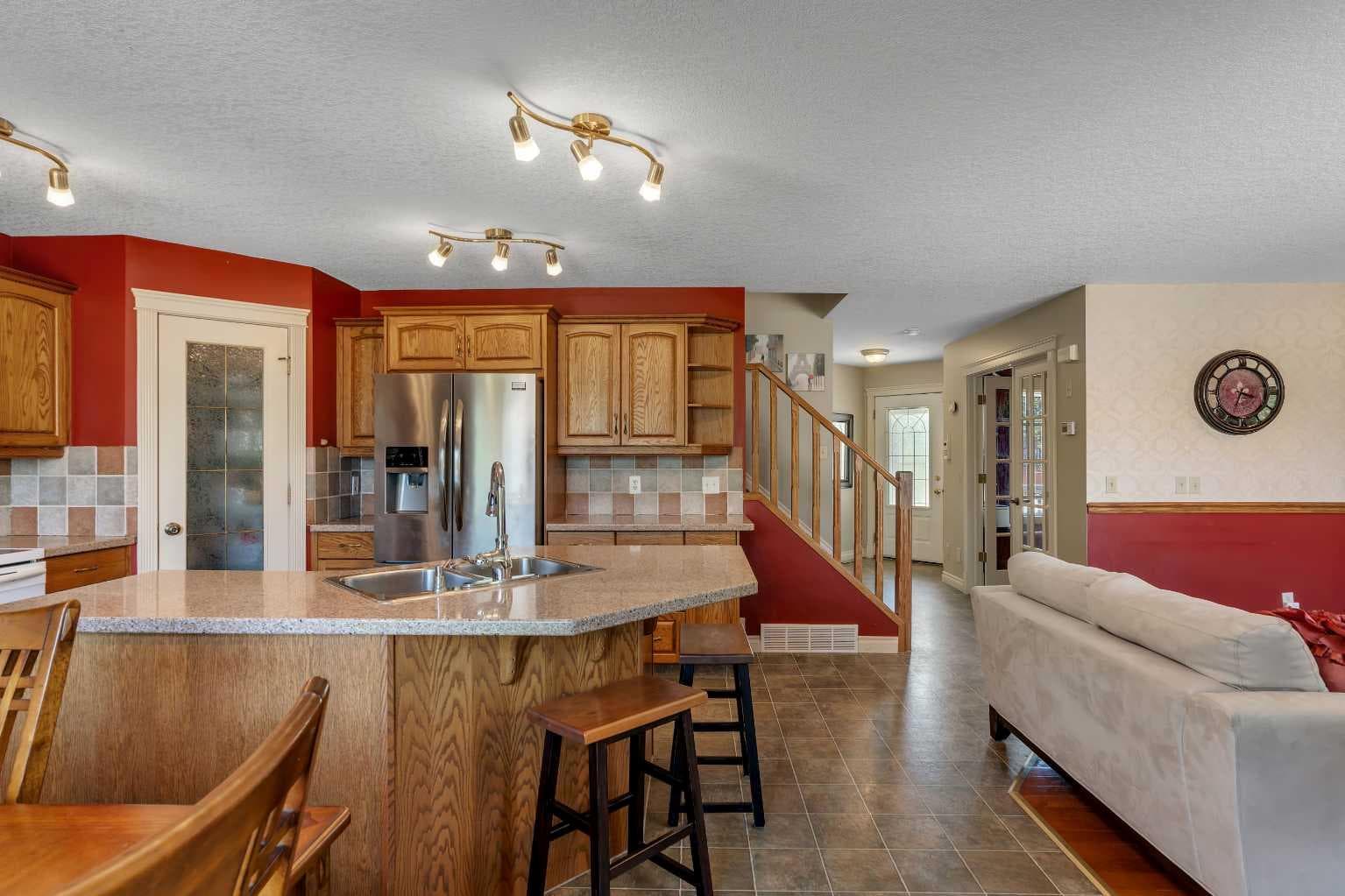 84 Willowbrook Crescent NW