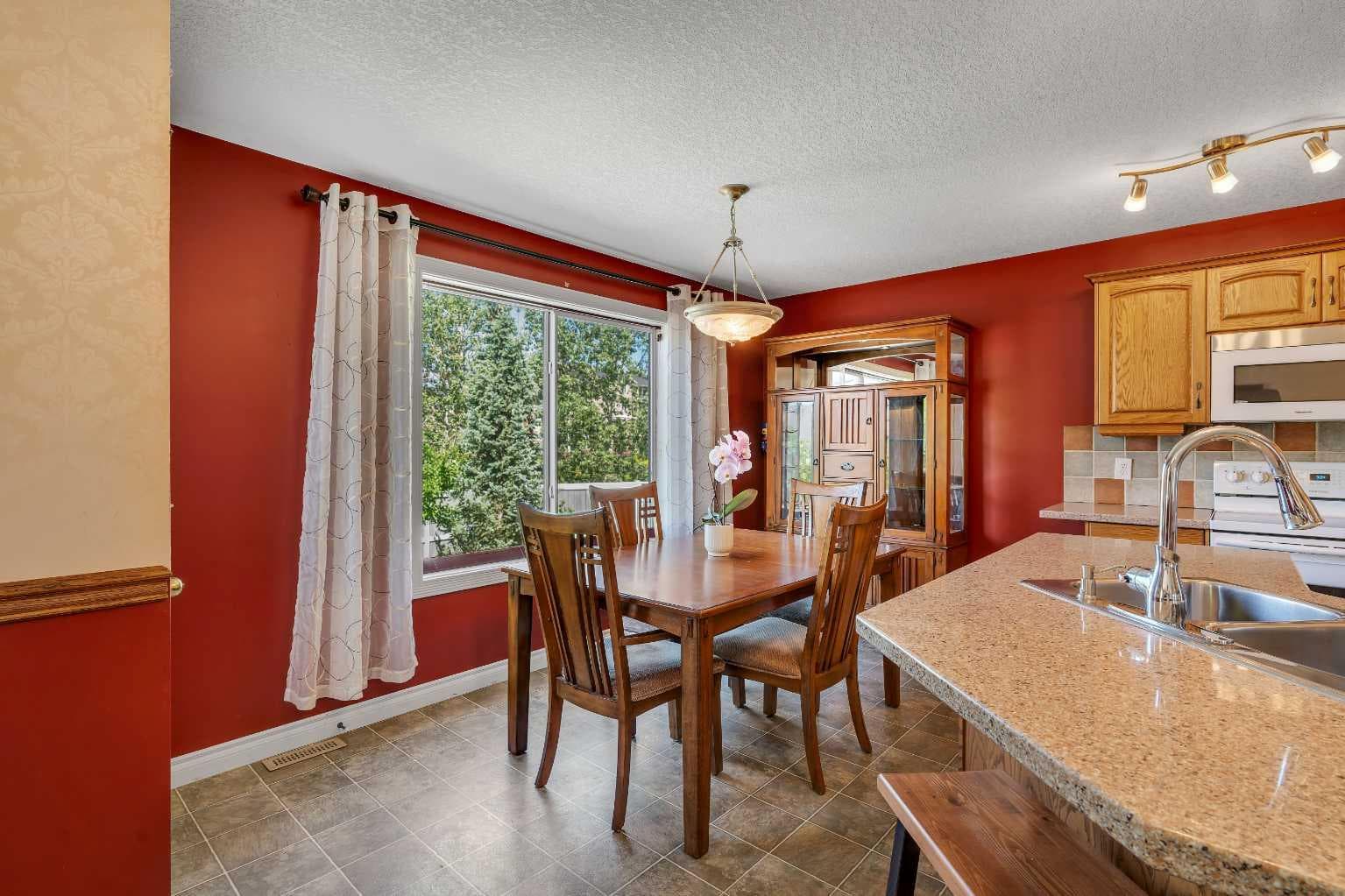84 Willowbrook Crescent NW